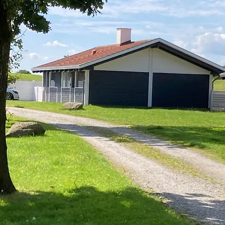 Lojt Village Lovely With Access To Pool, Holiday home *